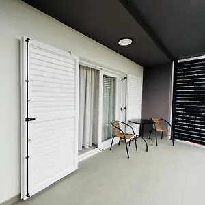 Avis Apartment